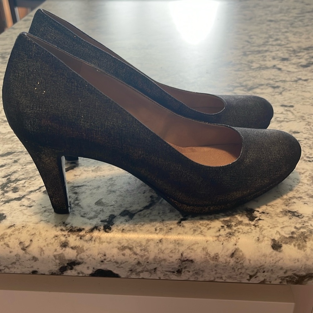 Naturalizer Michelle Black/Gold Pumps